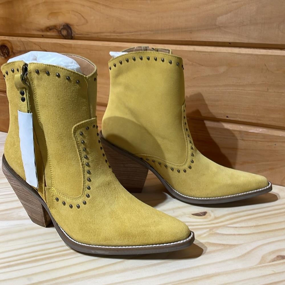 NWT-DINGO CLASSY N SASSY LEATHER BOOTIE STYLE DI952YE10 WOMEN’S 9.5M - Picture 4 of 10